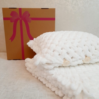 El Örgüsü Hediyelik Puffy Bebek Battaniye Yastık Seti Beyaz