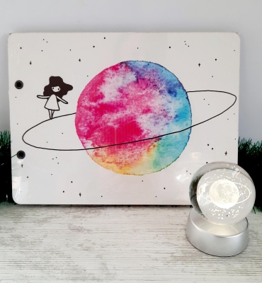 Satürn Üzerinde Yürüyen Kız Işıklı Cam Küre Ve Albüm Seti